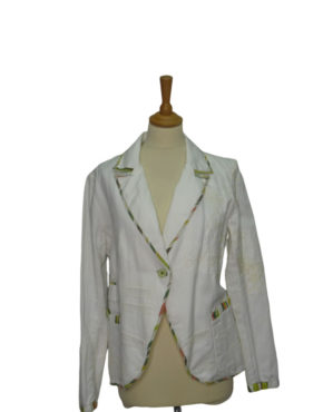 Chaqueta Desigual de segunda mano por 100 EUR en Alicante en WALLAPOP